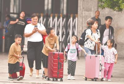 "小候鸟"返乡_中安在线